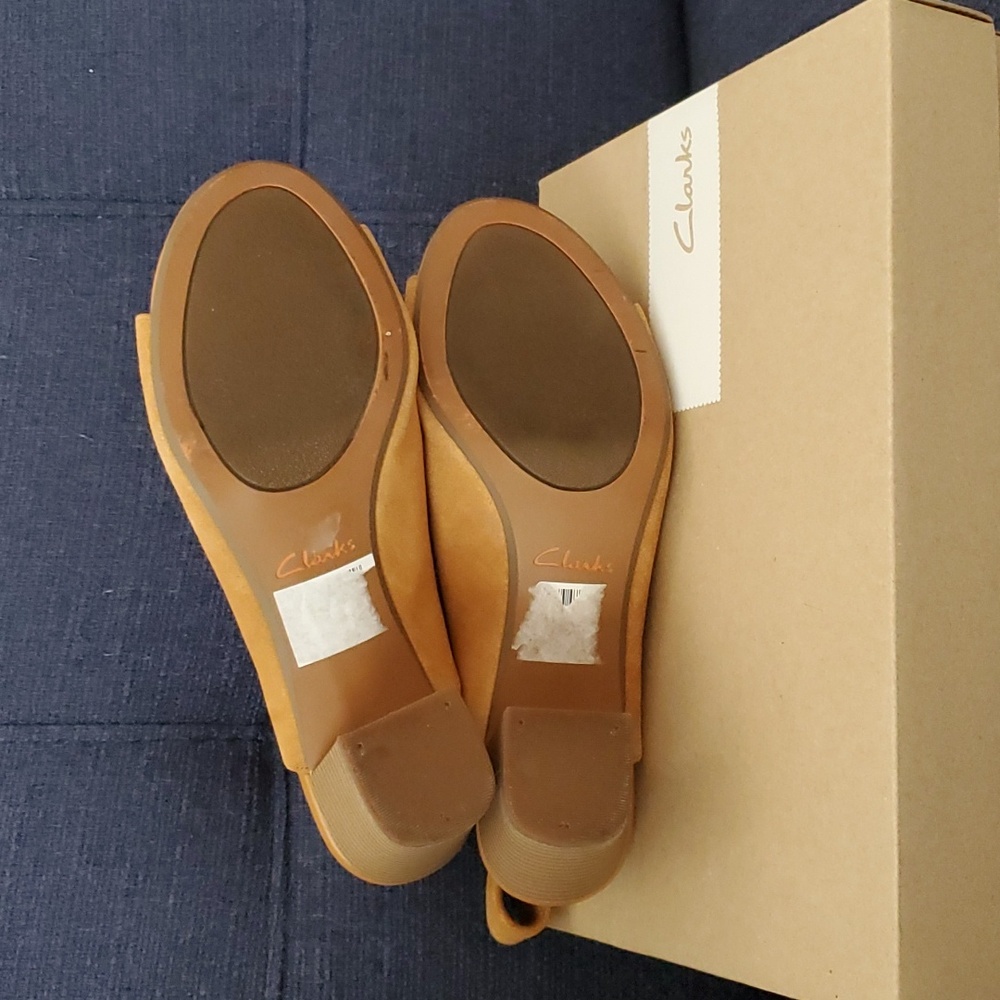Clarks Suede Sandals - Picture 5 of 6